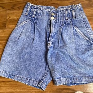 - Nuovo denim shorts size 3 -